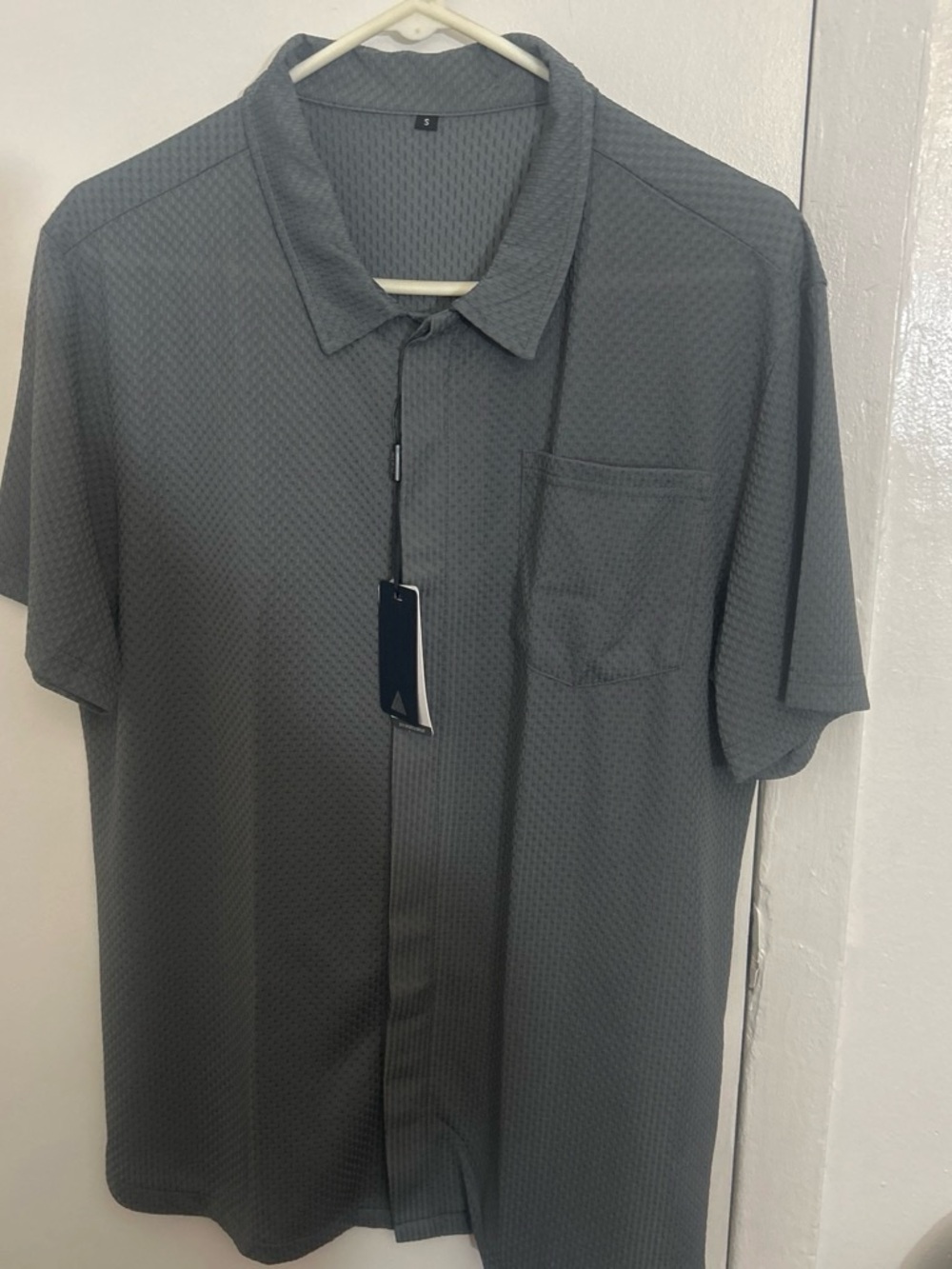 Men's Short Sleeve Button-Down Shirt in Gray - Casual Pocket Style